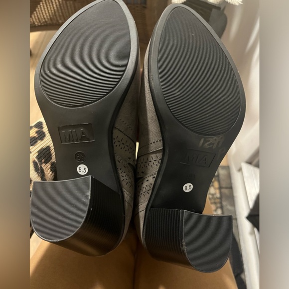 NWOT MIA Sutton Booties - Picture 4 of 5